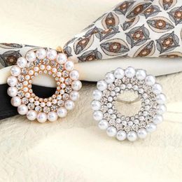 Brooches 1/2Pcs Silk Shawl Scarf Buckle Imitation Pearl Rhinestone Decor Jewelry Gift Exquisite Fastener Ring Clothing Accessories