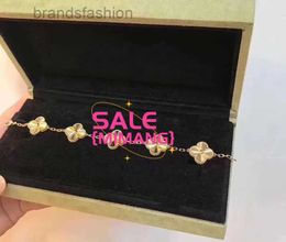 Classic Van Jewellery Accessories Luxury designer jewelrys Bracelets clover bracelet charm for women 18k gold white red blue mother of pearl link 4 leaf 5 AHPI