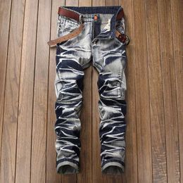 Jeans maschile 2020 High Quty maschi casual jeans ricoperto di motociclisti a pieghe con piegatura dritta con rivestimento maschio pantaloni casual in denim più dimensioni 42 T240509