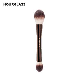 Makeup Brushes Hourglass Brush - No.18 Veil Powder Soft Fibre Hair Double Head Fashion Design Single Face Q240507