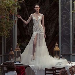 Eşsiz elbiseler göz alıcı v yaka deniz kızı tasarım düğün kolsuz 3D başvuru sahibi ön bölünmüş sırtsız mahkeme elbisesi özel yapılmış artı boyutu vestidos de novia