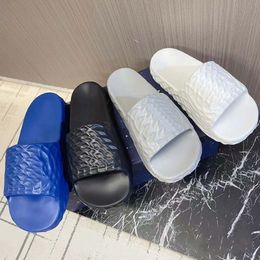 Designer Slifors Sandali Piattaforma Slifori Anti Slip Accoppia di pannelli di marca alla moda Le coppie rimangono a casa nuove Sole Sole Slifori Slifori elevati