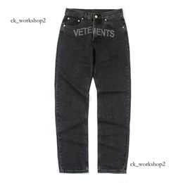 Vetements jeans Vetements Men Jeans Real S High Quality Men Women Survetements Designer Jeans Fashion Pants Embroidered Lettered Casual Straight Leg Pants 153