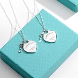 Pendant Necklaces T Home Precision Edition Pure Silver Luxury Small and Popular Key Large Love Collar Chain Necklace Womens High end Design Q240507