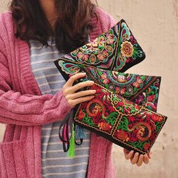 Women Ethnic National Retro Butterfly Flower Bags Handbag Coin Purse Embroidered Lady Clutch Tassel Small Flap Summer Sale 240416