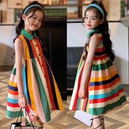 Flickas klänningar sommar barnflickor söt prinsessa party klänning koreansk ärmlös klänning barnflickor färgglada rand tryckt fluffiga klädsel240508