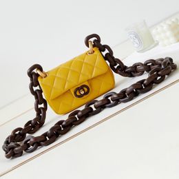 Cross body bag with diamond pattern chain and lambskin splicing, cliff bean wood mouth cover bag, high-quality mini style