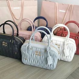 10a Top Handle Miui Matelasse Bowling Shoulder Designer Tote Bag Womens Luxurys Genuine Leather Handbags Purse Crossbody Mens Travel Pochette Even Shop PGG2