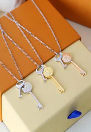 Europe America New Style Men Lady Women Gold and Silvercolour Hardware Engraved V Initials Double Key Pendant Long Necklace MP281591247