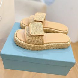 Luxury Summer Vine Grass Weaving Thick Sole Slippers Designer Sandals Anti slip Fashion Trend Inverted Triangle Logo Pulled Outdoor Casual Shoes EU35-41 with Box