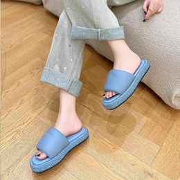 Summer Weaving Vine Grass Thick Sole Slippers Designer Sandals Anti slip Fashion Trend Inverted Triangle Logo Outdoor Casual Shoes EU35-41 Luxury with Box