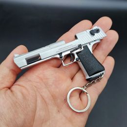 1:4 Matte Silver Color Desert Eagle Pistol Guns Models Toy Mini Gun Keychain Model Metal Accessories Alloy Material Key Ring Gift Toy for Boy 051