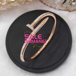 Designer Cartres Bangle Full Diamond Bracelet Female Fashion 18k gold Colorless and Versatile Hand Decoration Nail Style Minority C6N6