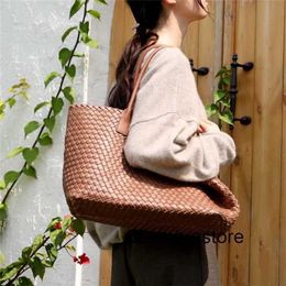 Totes Handbag Cabat BottegVents 7A Woven Celebrity Same Style Womens New Versatile Capacity Handheld Commuting One ShoulderTYVH