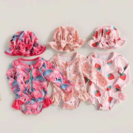 Pieces Poeces Preschool Girl Rush Guard Swimsuit Swimsuit Longo Morango Prind Swimsuit+Sun Hat Summer Swimsuit de verão 6 meses a 3 anos H240508