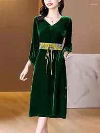 Casual Dresses 2024 Green Velvet V-Neck Long Sleeve Autumn Winter Luxury Loose Ladies Women Korean Vintage Elegant Evening J321