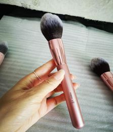 Airbrush Powder Brush IT108 Ultra Soft Bristle Face Complexion Big Powder Finish Makeup Brushes Rose Gold Limited Edition Skin Sc6925466