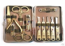 Wholesale-2015 Pedicure Manicure Russia Pattern Nail Kit With 12 Sets Of High-grade Diamond Bronze Suede Clippers Free Shipping3703836