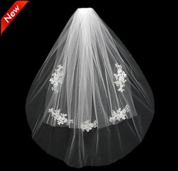 2022Short Wedding Bride Veil Custom Made Lace White Ivory Two Layers Tulle Comb Vail Accessories Hat Veil Bridal Veils Appliqued3990039