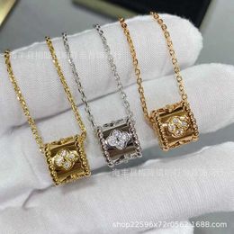 Designer V Gold High Version Van Kaleidoscope Necklace Womens Diamond Clover Pendant Transport Small Barbarian Waist Collar Chain