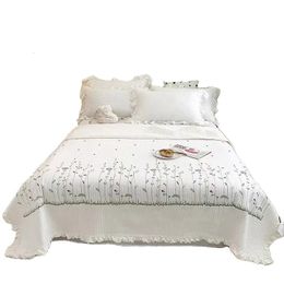 Luxury Elegant White Embroidery washed silk cool summer quilt set bedding 240508