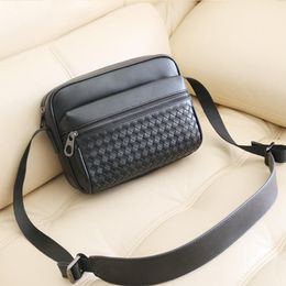 Top Men's Leather Single-Shoulder Bag Fashion Luxury Brand Crossbody Bag Designer Hand-Woven Bag 2024 New