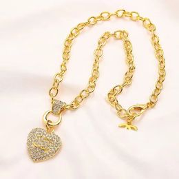 مصمم العلامة التجارية Diamond Heart Necklace للنساء عالي الجودة من الفولاذ المقاوم للصدأ سريع الأزياء الفاخرة سلسلة قلادة عيد ميلاد هدية المجوهرات