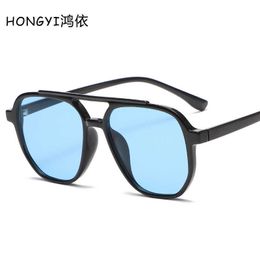 2022 New Ultra Light Tr90 Sunglasses Mens and Womens Fashion Personality Street Photography Large Frame Net Red Eye Trend