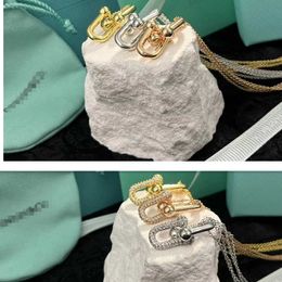 Pendant Necklaces T Family U-shaped Horseshoe Buckle Necklace Plated with 18K Gold Light Luxury Unique Couple Same Style Steel Seal Collar Chain for Women Q240507