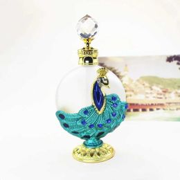 Fragrance 30ml vintage metal perfume bottle peacock essential oil bottle with glass dropper wedding decoration gift Y240503