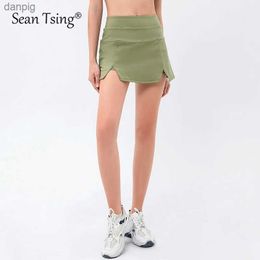 Skirts Sean Tsing Tennis Skirts with inner Pockets Shorts Women Split Elastic Waist Badminton Baseball Sport Active Mini Skorts Y240508