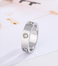 2021 Luxury designer Jewellery Love Ring women men rings stainless steel Custom couple Wedding party friends silver rose gold diamon6510624