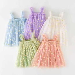 Flickans klänningar Girl Fairy Princess Dress Summer Girl Sheer Dress Chrysanthemum Sweetheart Baby Strap Princess Dress 1-6y Christmasl240508