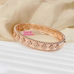 Classic Van Jewellery Accessories bracelets designer Clover Bracelet Bangle For Women 18K Gold Plated Full Crystal Diamond Four Leaf Sweet Flower Cuff Valentine Part