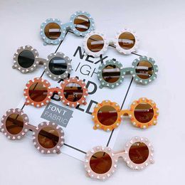 Sunglasses Kid Flower Shape Sunglasses Vintage Sun Glasses with 3D Heart Beads Outdoor Eyewear for Toddler Boys and Girls H240508