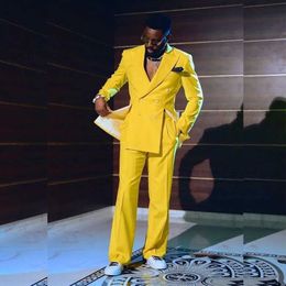 Erkek Suit Blazers Moda Sarı Erkek Özel Stil Çift Göğüs Tepeli Yakası Lüks Ceket 2 Parçası Pantolon Özelleştirme Q240507