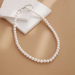 French Glass Pearl Necklace for Women Small and Elegant Luxury and Elegant Neck Chain Lock Bone Chain Jewellery