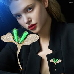 Brooches Fashion Design Sense Green Flower Brooch Women's Temperament Elegant Plant Lily Suit Corsage Clothing Accessories Delicate Gift