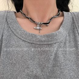 Designer Klassiker Saturn Perlenkette Frauen unregelmäßiger Barock -Schlangeketten Kette Nischendesign Europäisches und amerikanisches Halskette