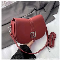 Women's niche high-end new saddle simple and fashionable single shoulder bag, commuting underarm bag 80% factory wholesale