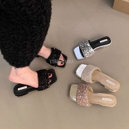 2024 Summer New Low Heeled Shiny Sequins Thick Heel Slippers Wearing Sier Sandals Women Designers