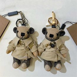 Trench Coat Bear Designer Keychain for Women Thomas Mens Luxury Keyring Stainless Steel Bag Charm Classic Fashion Key Chains Key Holder