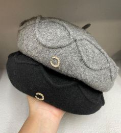 Fashion Mens Designer Berets Women Street Hats Luxury Wool Knitted Shining C Letter Pattern Beret Casual Winter Hat Cashmere Flat 5885596