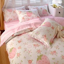 Bedding sets Cute pink strawberry down duvet cover flat bed sheet pillowcase floral bedding girl bedding soft and thick washed cotton bedding J240507