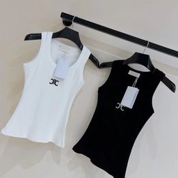 Fashion Tank Top Women Stickerei Logo Tops Frauen Sommer Kurzer schlanker Nabel exponiertes Outfit Elastic Sports Stricktanks Damen Weste Strickpullover Kumpelte Oberteil