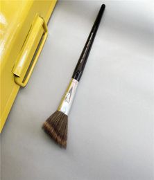 Pro Angled Diffuser Makeup Brush 60 Perfect Blush Powder Contouring Highlighting Cosmetics Blending Beauty Brushes Tools9964392