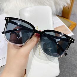 Occhiali da sole Square occhiali da sole Donne marca di lusso Viaggio di rettangolo nero Sun occhiali da sole femmina Retro Lunette de Soleil Femme Eyewear 2435