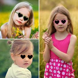 Sunglasses 2023 Childrens Girls Cute Colour Polycarbonate Heart Shape Vintage UV400 Sunglasses Fashion Protection Kids Polarised Sunglasses