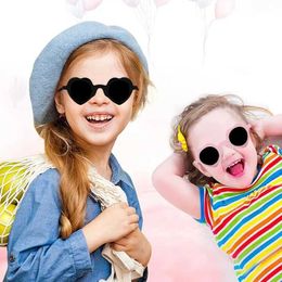 Sunglasses 2024 New Children Fashion Heart Shaped Hollow Sunglasses UV400 Girls Boys Cute Outdoor Sun Protection Sunglasses Kid Sun Glasses