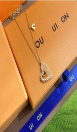 Women039s Exclusive Luxury Love Pendant Necklaces Selected Couple Pendant Necklace Designer Jewelry Accessories 18k Gold Plated5479170